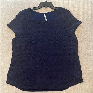 Leo & Nicole Navy Lace Top with lining. Cap sleeves Size XL